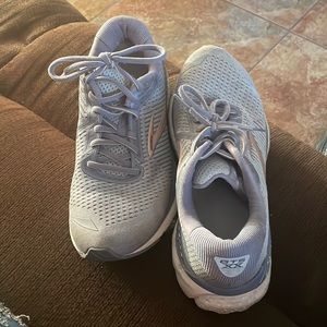 Brooks Womens running shoes